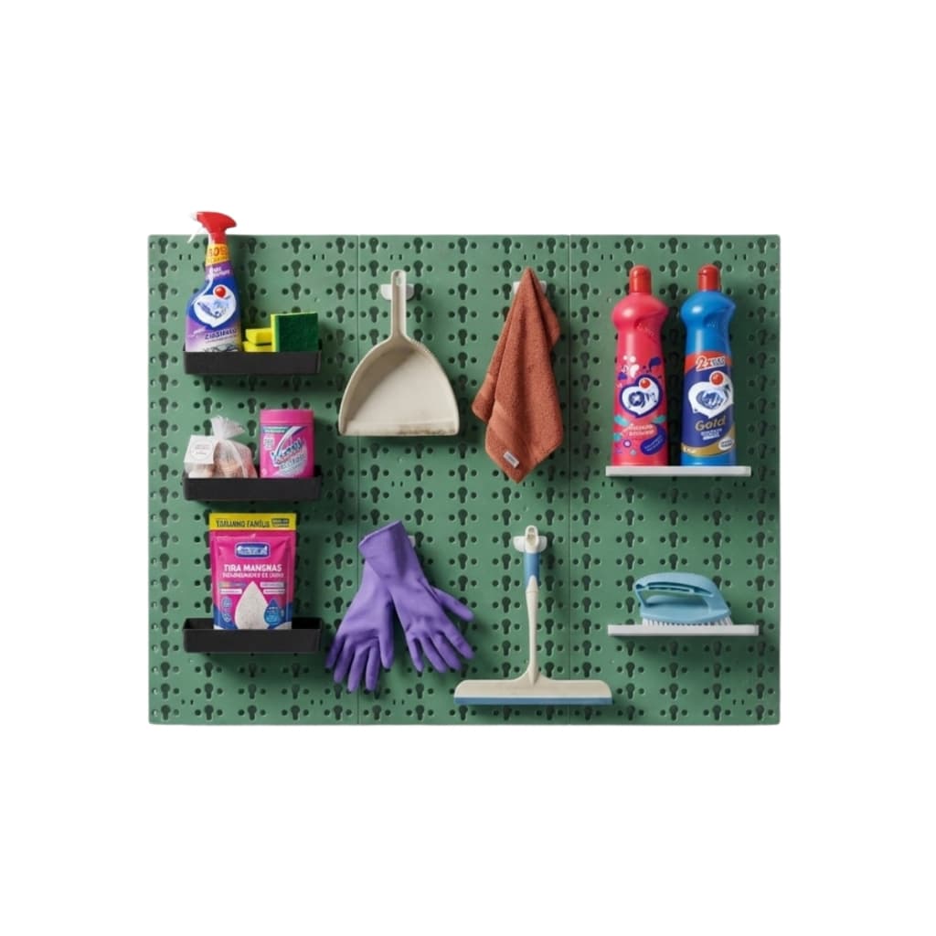 Pegboard verde para organização de produtos de limpeza com diversos itens