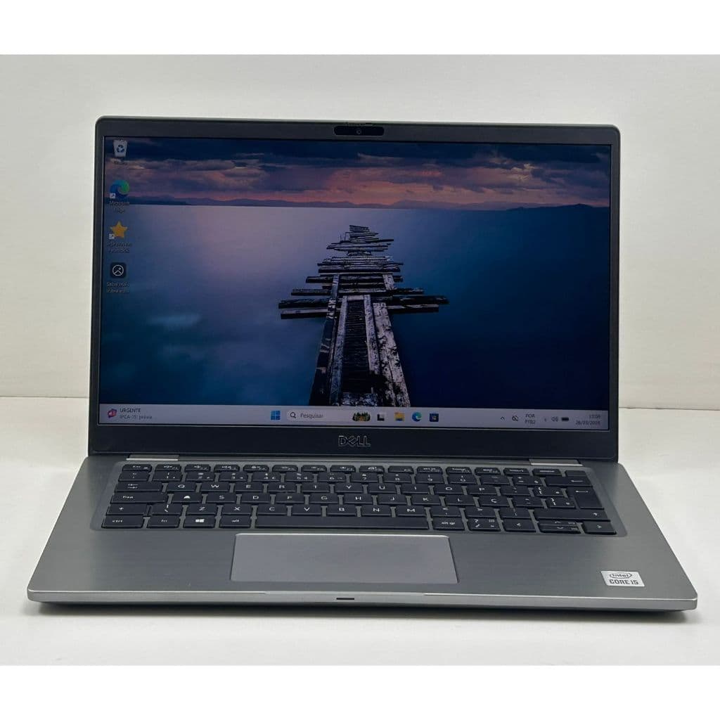 Notebook Dell 13.3'' cinza aberto com tela de píer ao entardecer
