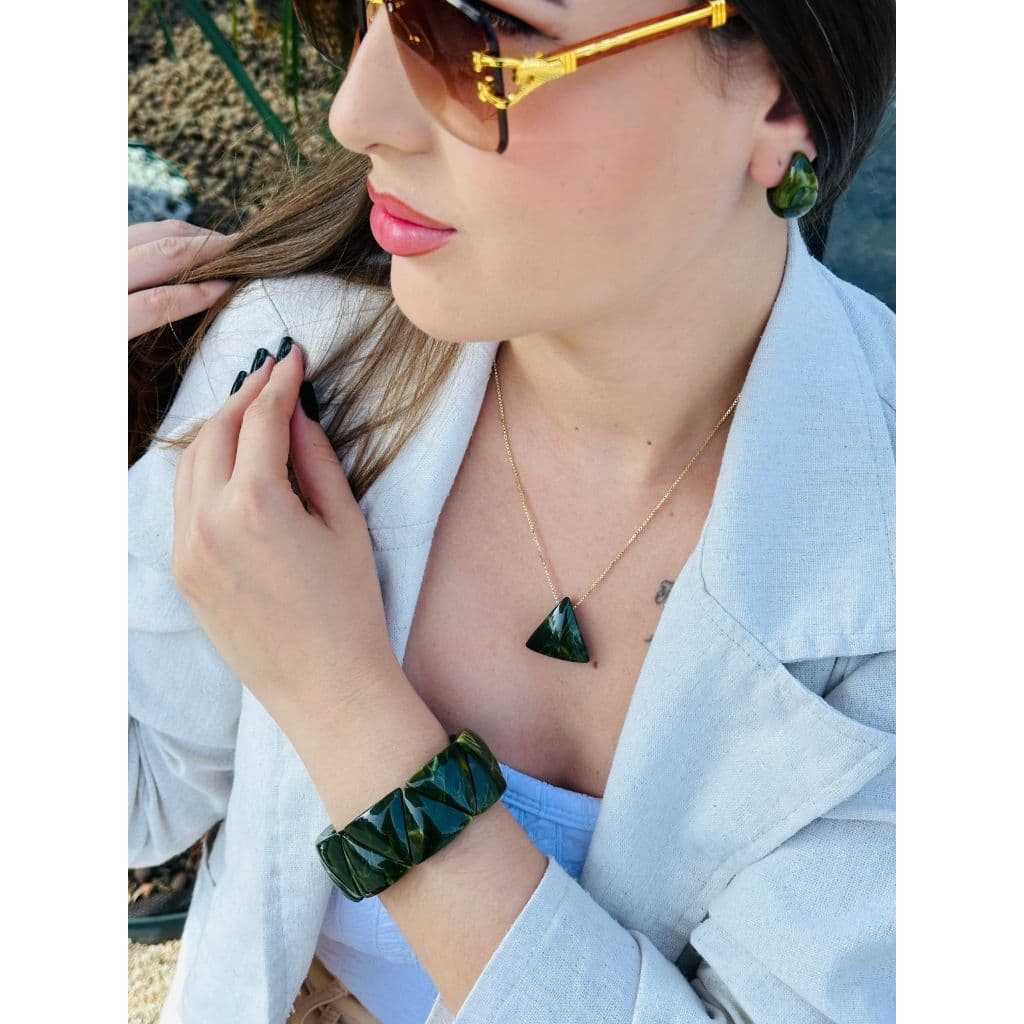 KIT 3 PEÇAS BRINCO + COLAR + BRACELETE PEÇAS VERDE ESCURO TRIANGULO GROSSO