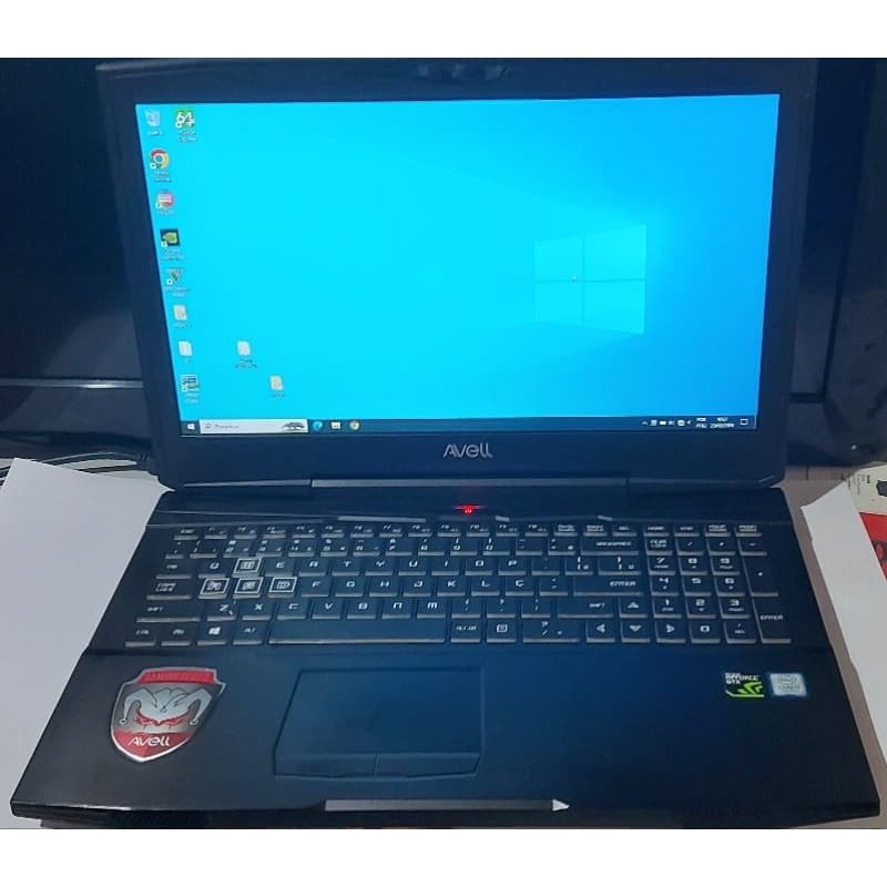 Notebook gamer Avell i7 gtx1050 16gb ddr4 ssd IRON V4 G1513 em uso