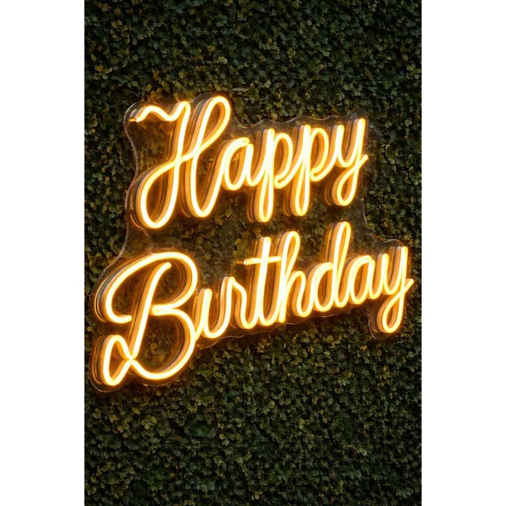 Luminária de LED neon 'Happy Birthday' para decoração de festas, letras amarelas brilhantes sobre fundo verde escuro.