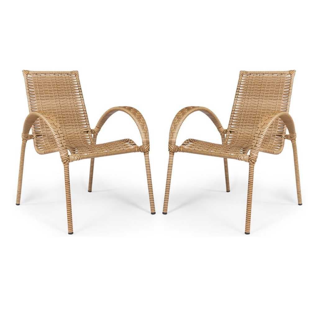 Duas cadeiras de jardim em junco sintético, cor marrom-bege, modernas e confortáveis, ideal para áreas externas.