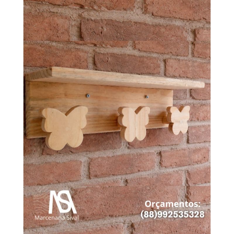 prateleira cabide com borboleta