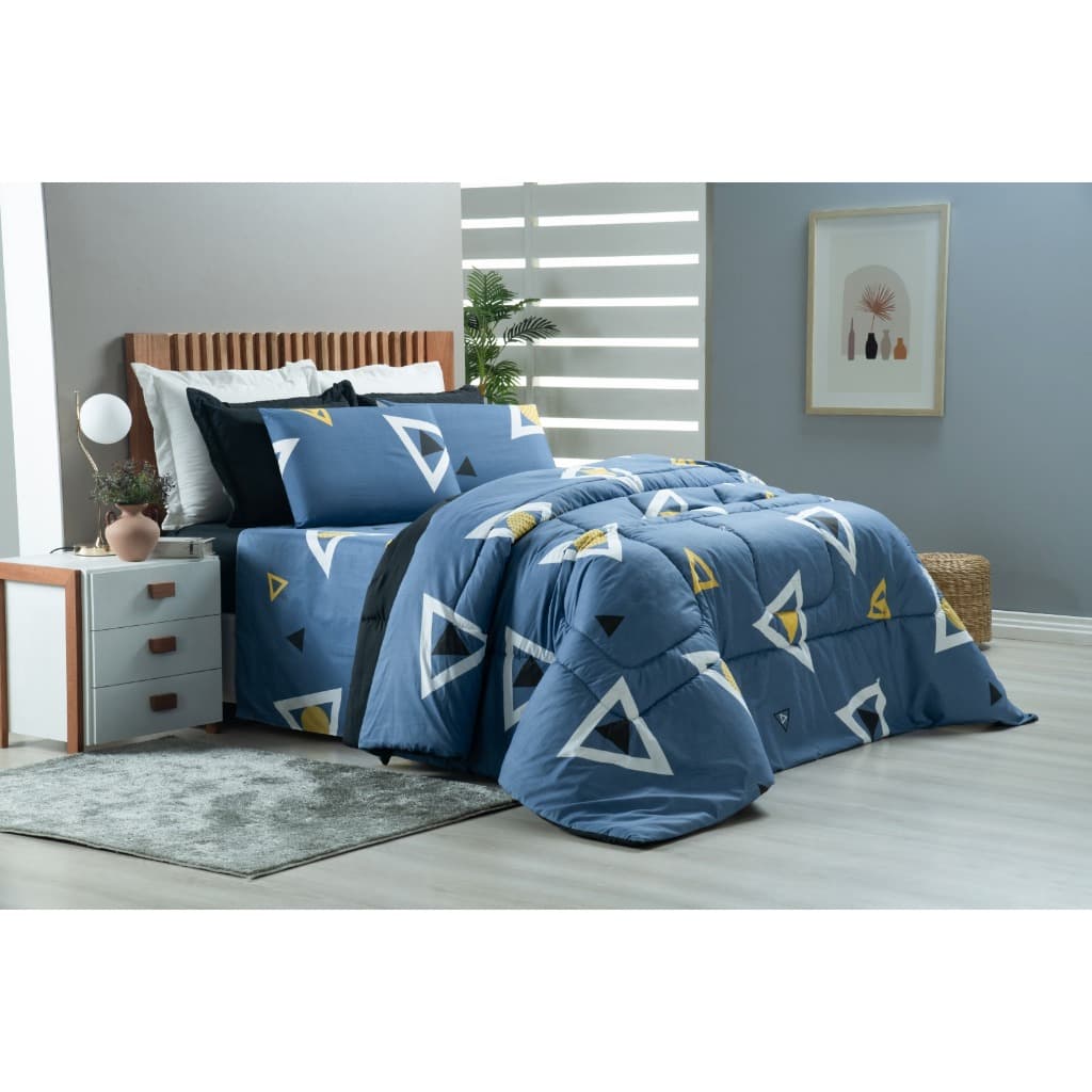 Edredom geométrico de queen azul e branco em uma cama moderna