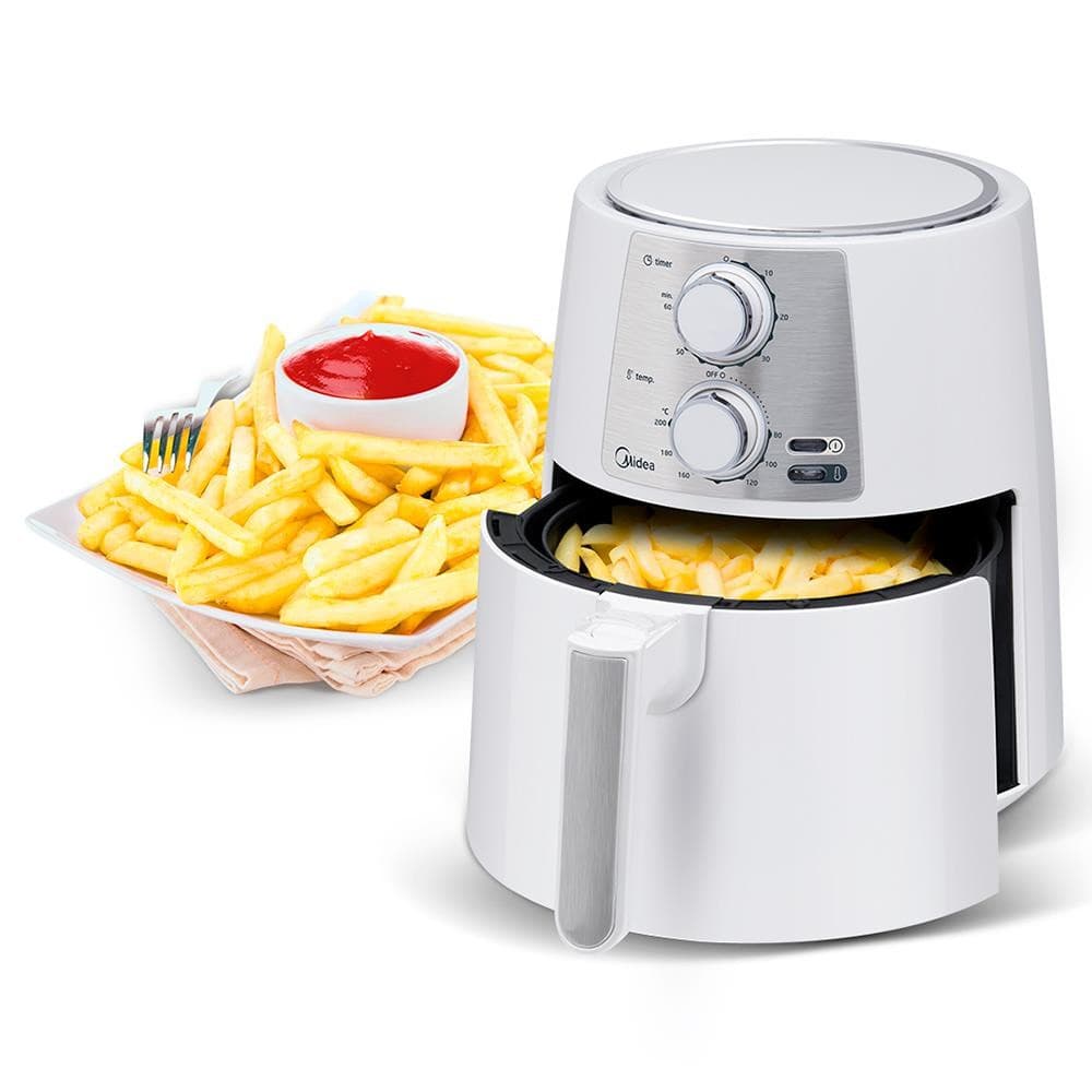 Fritadeira sem óleo branca e prata de 3.5L com cesto aberto e batatas fritas sendo preparadas