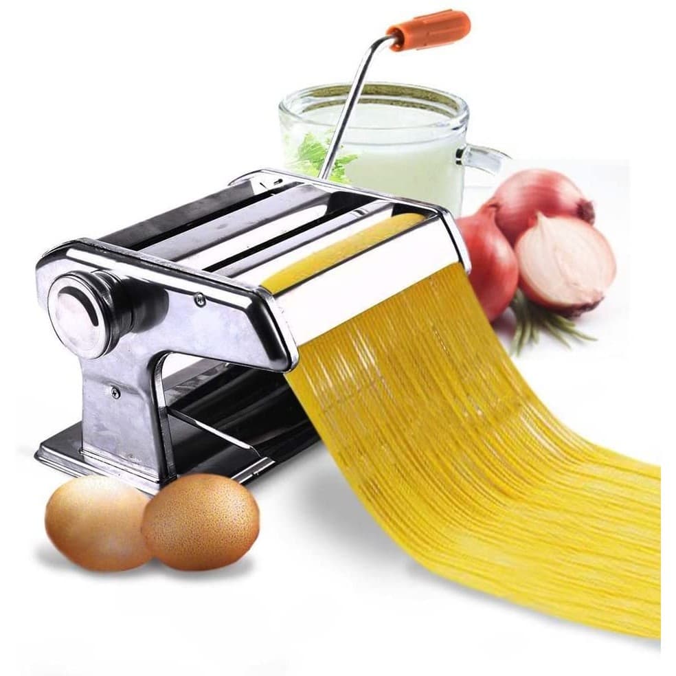Máquina de macarrão caseira de aço inoxidável produzindo massa amarela
