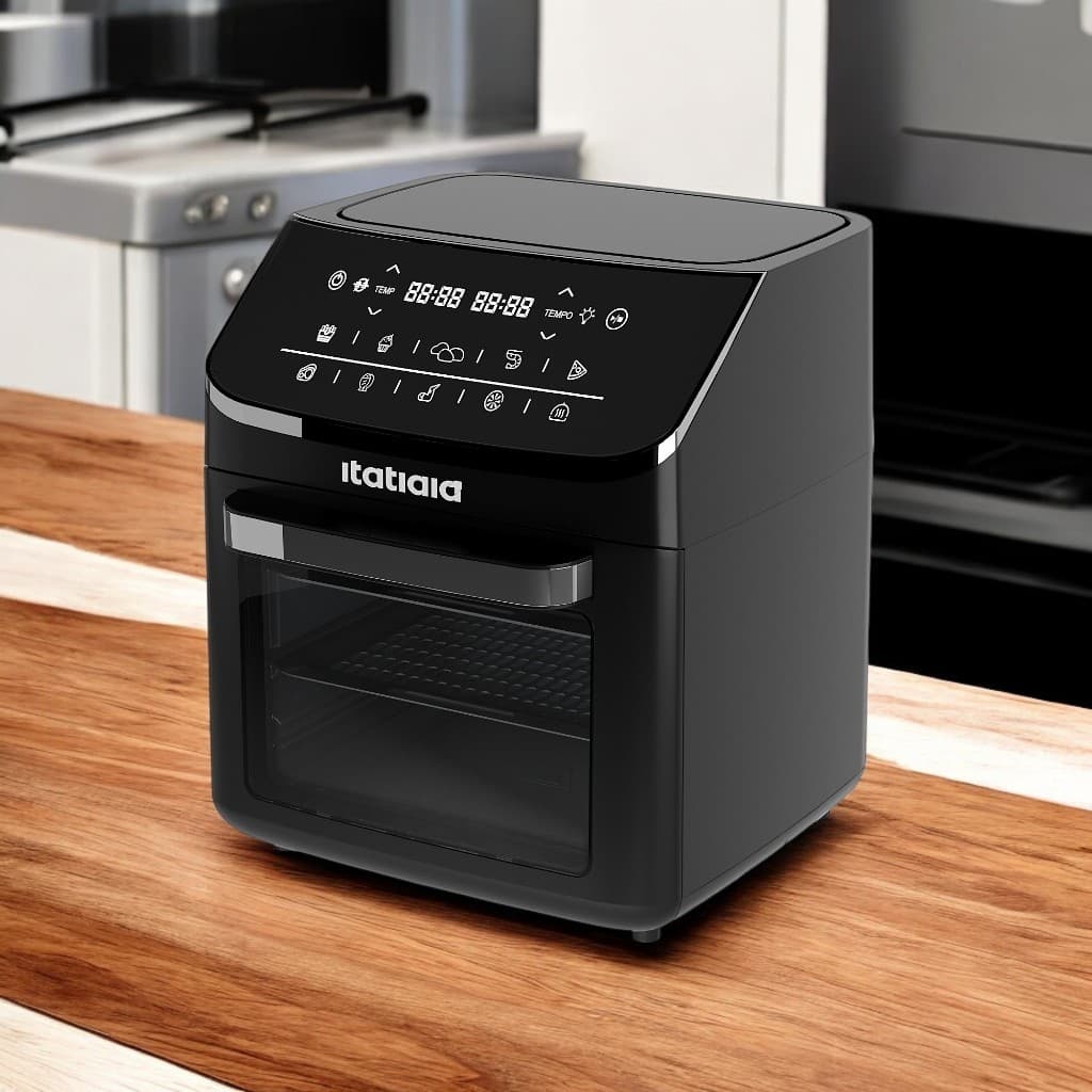 Forno Air Fryer Itatiaia 12L Compacta preto em cozinha
