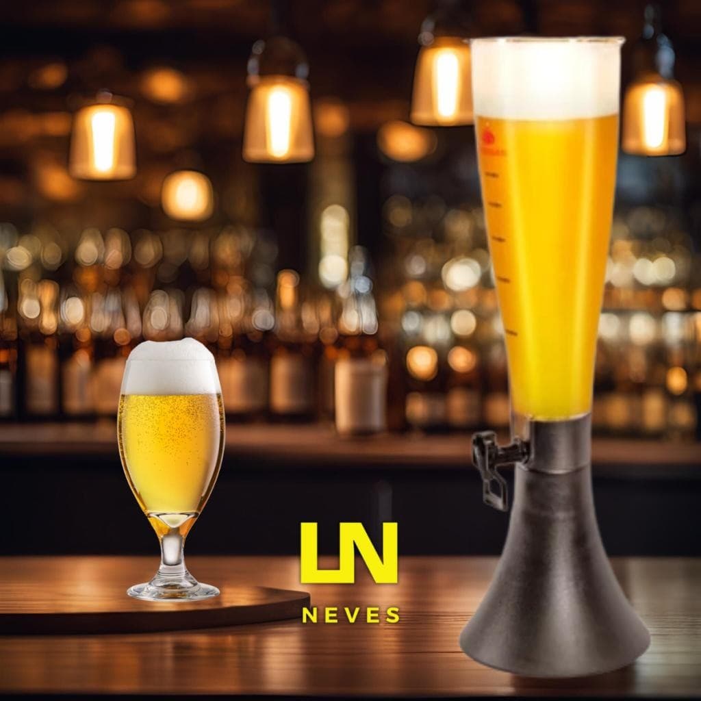 Torre de chopp portátil de 3,5 litros Progás, cinza, com copo cheio de cerveja loira em fundo de bar.