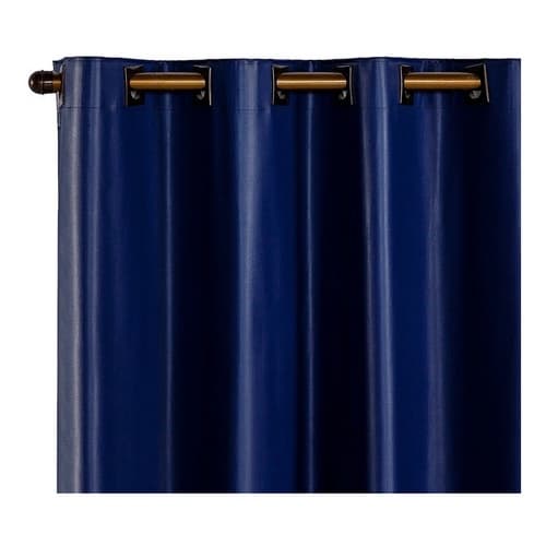 Cortina azul marinho blackout de PVC com varão incluso, vista frontal.