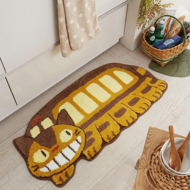 Tapete de banheiro Totoro antiderrapante e absorvente, estampa de gato, cor marrom e amarelo.
