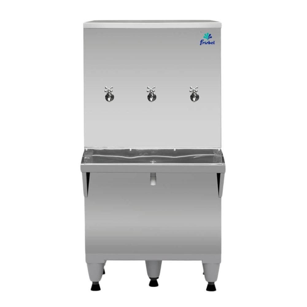 Bebedouro industrial de coluna Frisbel 100 litros em aço inoxidável, com três torneiras e fundo branco.