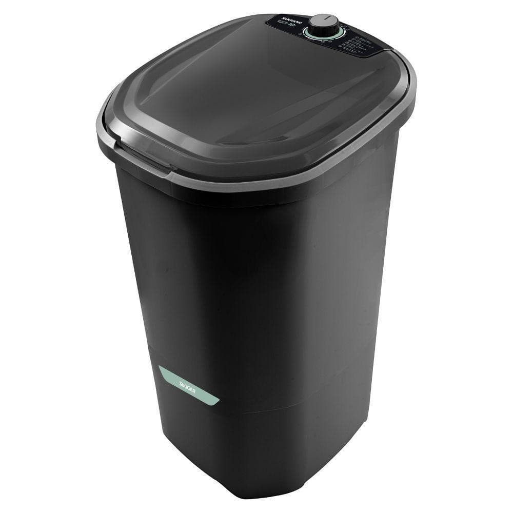 Lavadora semiautomática Suggar 10Kg Neo Eco LE1011 em preto, vista lateral esquerda.