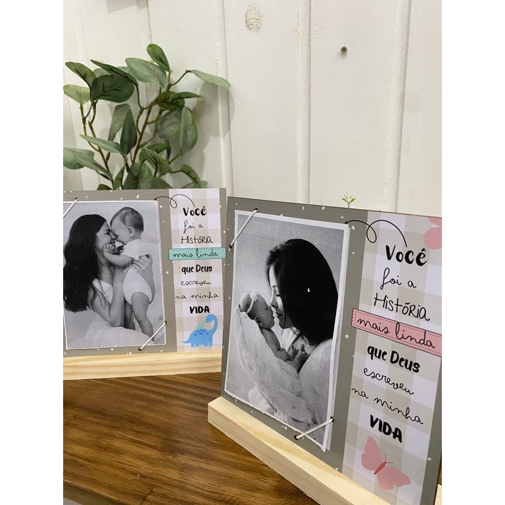 Porta-retratos infantis com fotos de mães e bebês e textos motivacionais