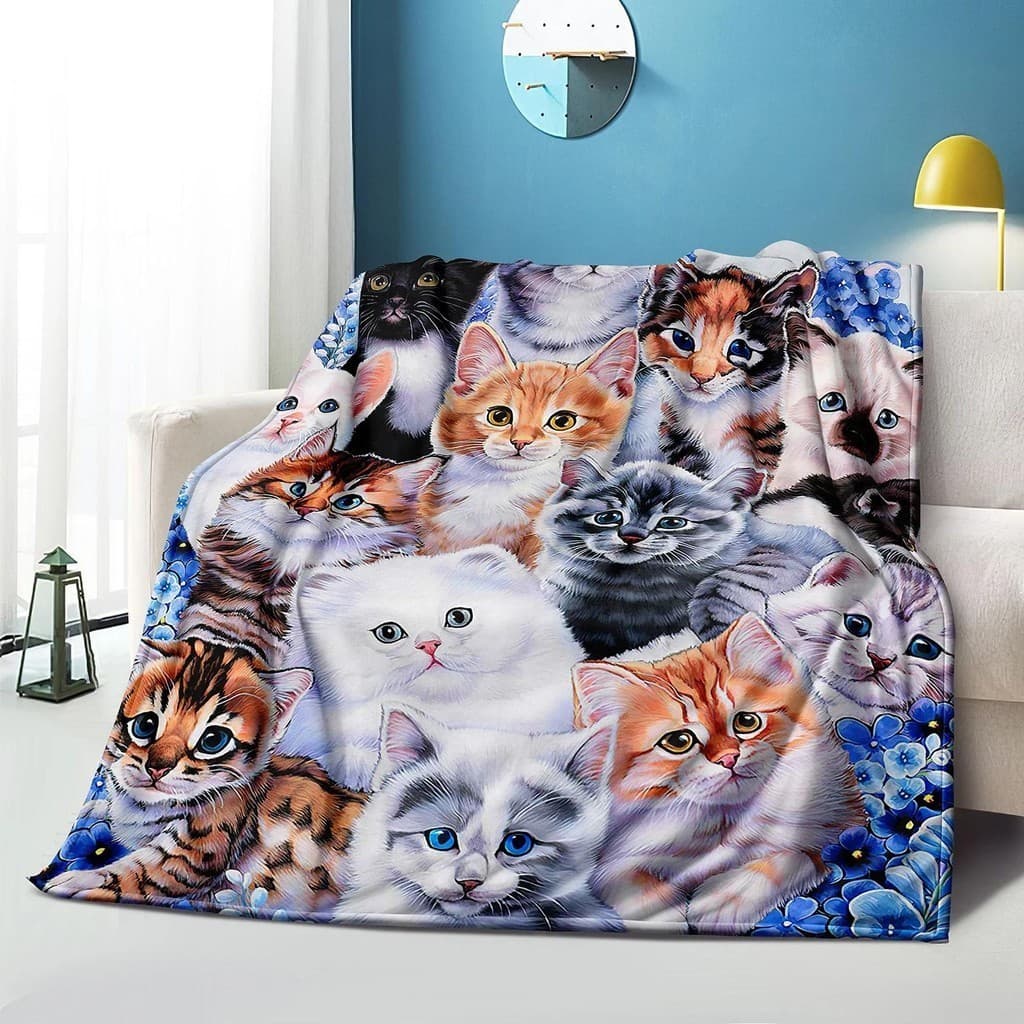 Manta super macia com design de gatos multicoloridos em fundo floral azul
