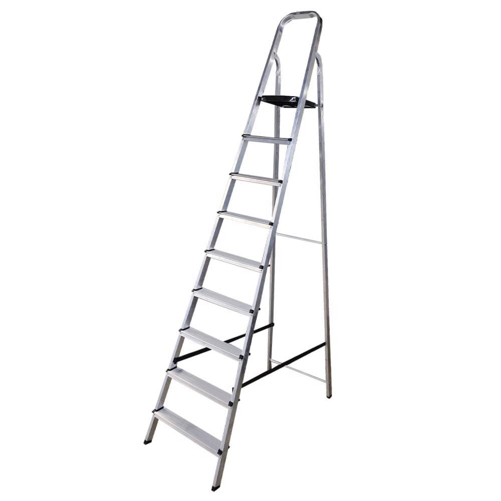 Escada doméstica de alumínio com 9 degraus, cor prata, fundo branco, vista frontal