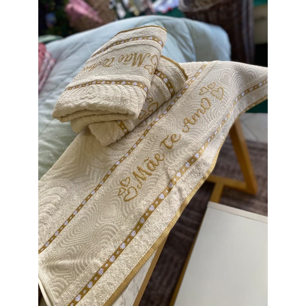Toalha de banho personalizada para o Dia das Mães, bordas douradas e estampa de coração