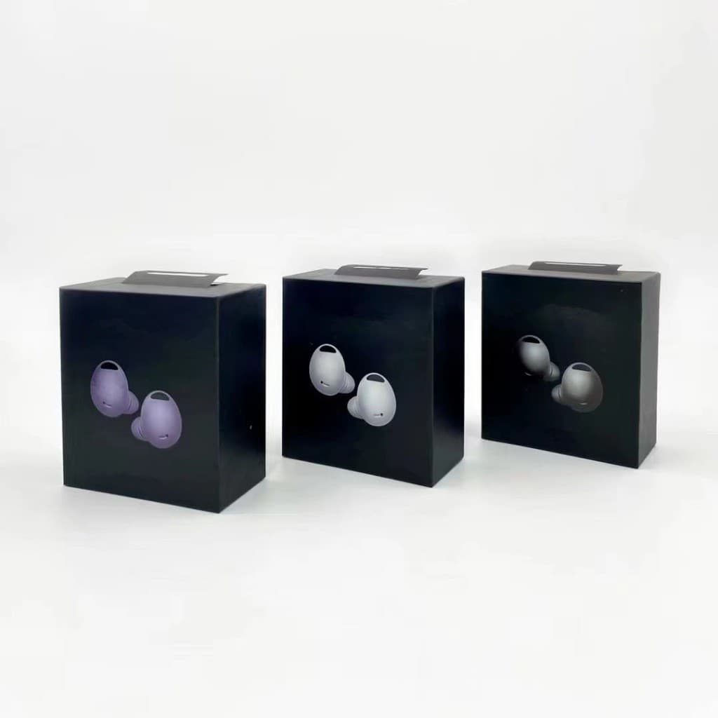 Caixas de fones de ouvido Bluetooth Galaxy Buds 2 Pro em três cores diferentes: roxo, branco e cinza.