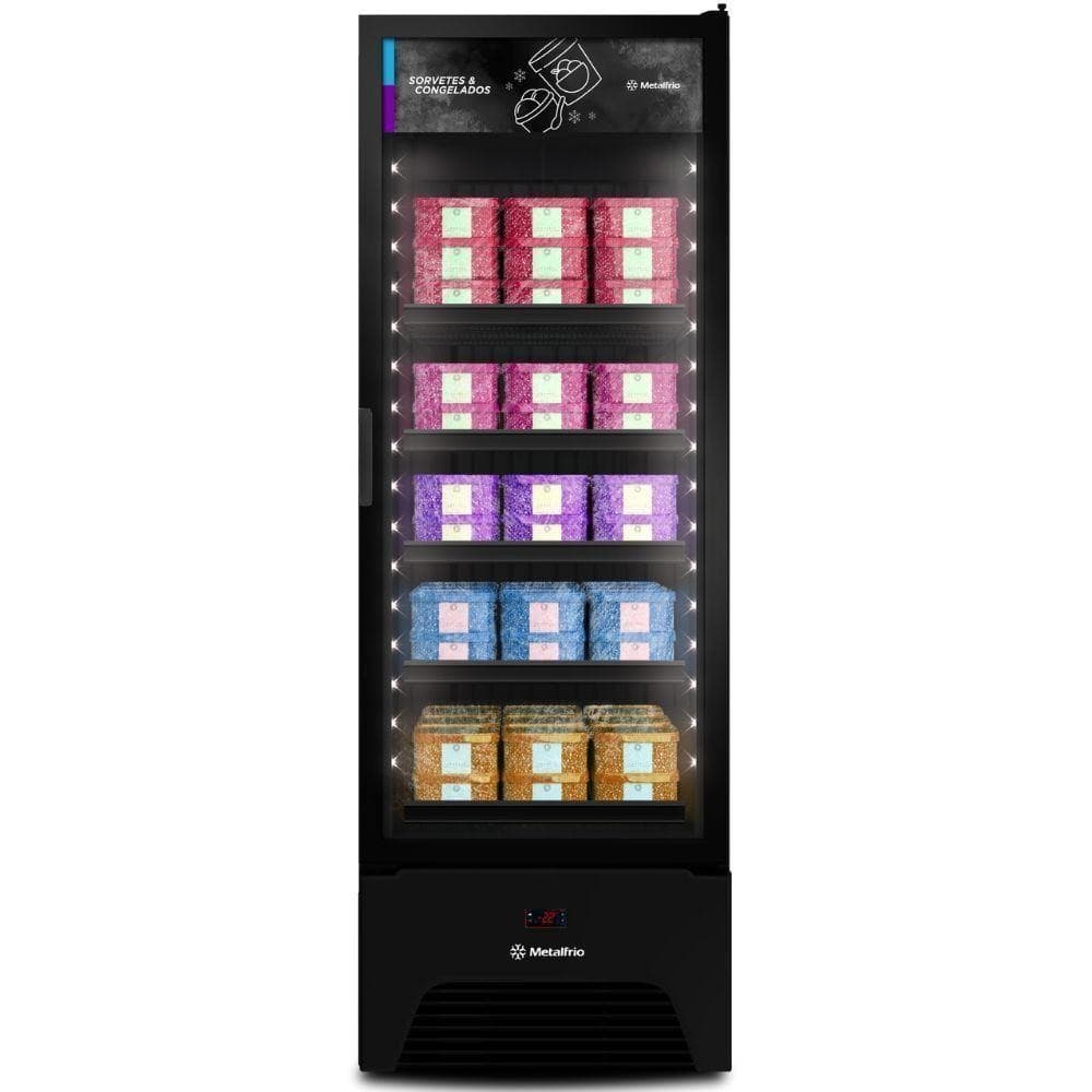 Freezer vertical preto Metalfrio com sorvetes e congeláveis visíveis