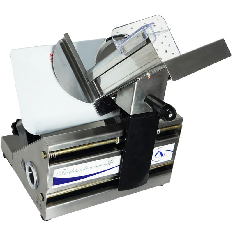 Fatiador elétrico de frios com lâmina de 170mm e ajuste de espessura, marca Fatilândia.