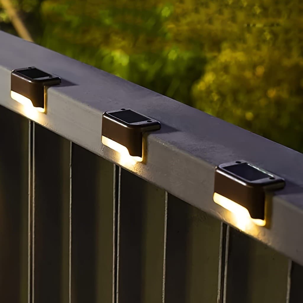 Luminárias LED solares brancas quentes instaladas na varanda