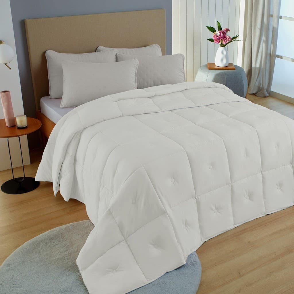 Edredom Solteiro Toque de Plumas Diamond Plus Appel Home branco em uma cama de solteiro