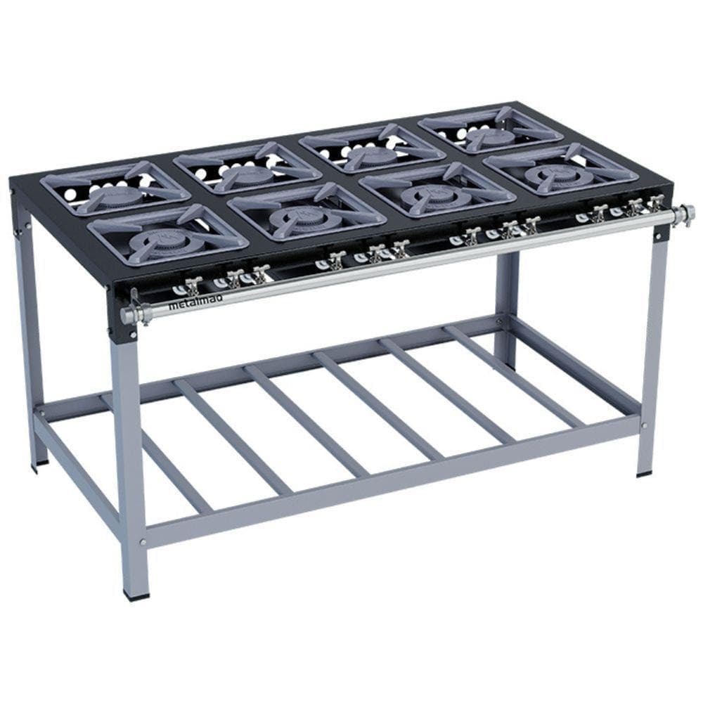 Fogão industrial Metalmaq com oito bocas de fogo, preto e cinza, com base metálica e prateleiras