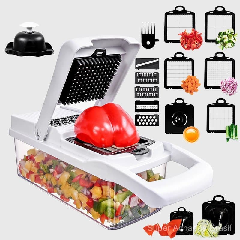 Cortador de legumes multifuncional branco com lâminas de aço inox e recipiente transparente, com acessórios para fatiar, ralar e cortar em cubos.