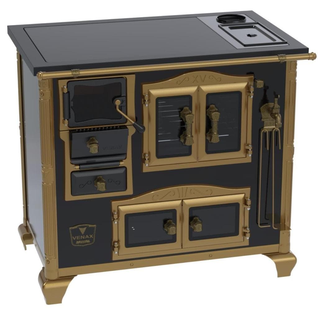 Fogão a lenha preto e dourado com design clássico, quatro portas de vidro e puxadores em metal dourado