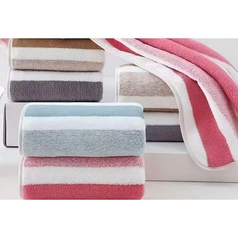 Toalhas de banho adulto de veludo listradas em cores rosa, cinza, azul e branco