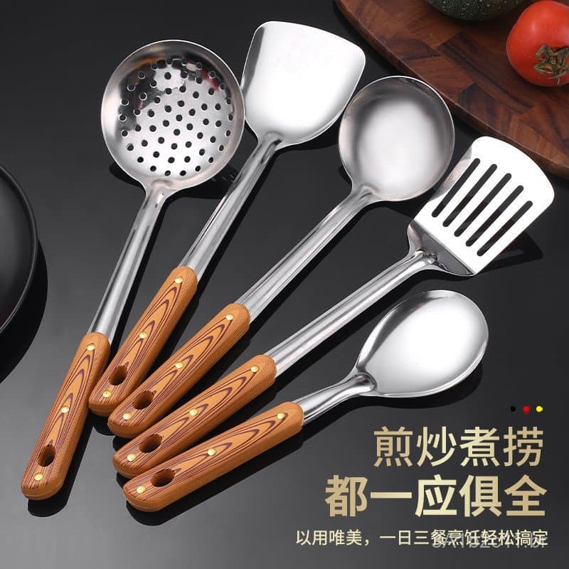 Conjunto de utensílios de cozinha de aço inoxidável com cabos de madeira