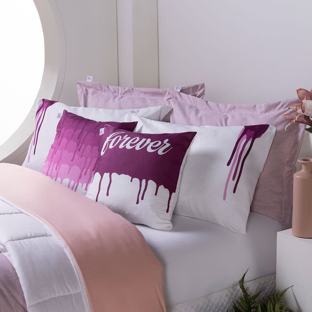 Kit Edredom Linho Colorful Casal Queen cor Rosa com Estampa 'Forever' e Detalhes em Lilás