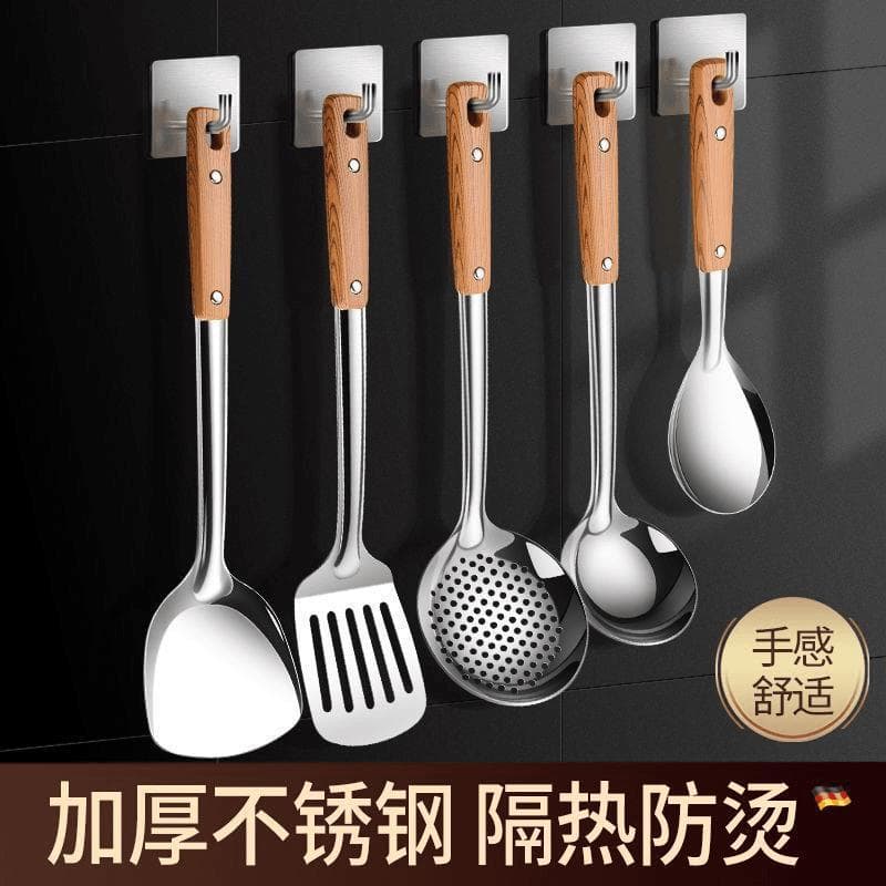Conjunto de utensílios de cozinha de aço inoxidável com cabos de madeira