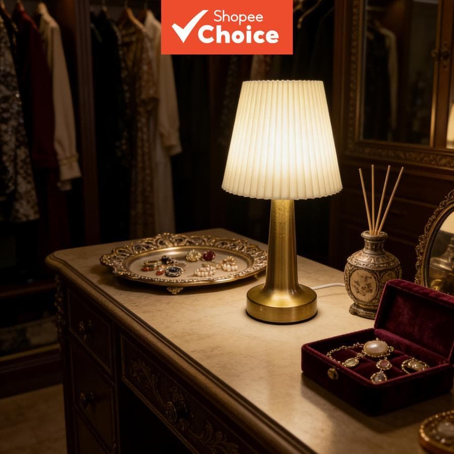 Luminária de mesa vintage com design pleatado, iluminação suave, estilo retrô, iluminação noturna para quarto.