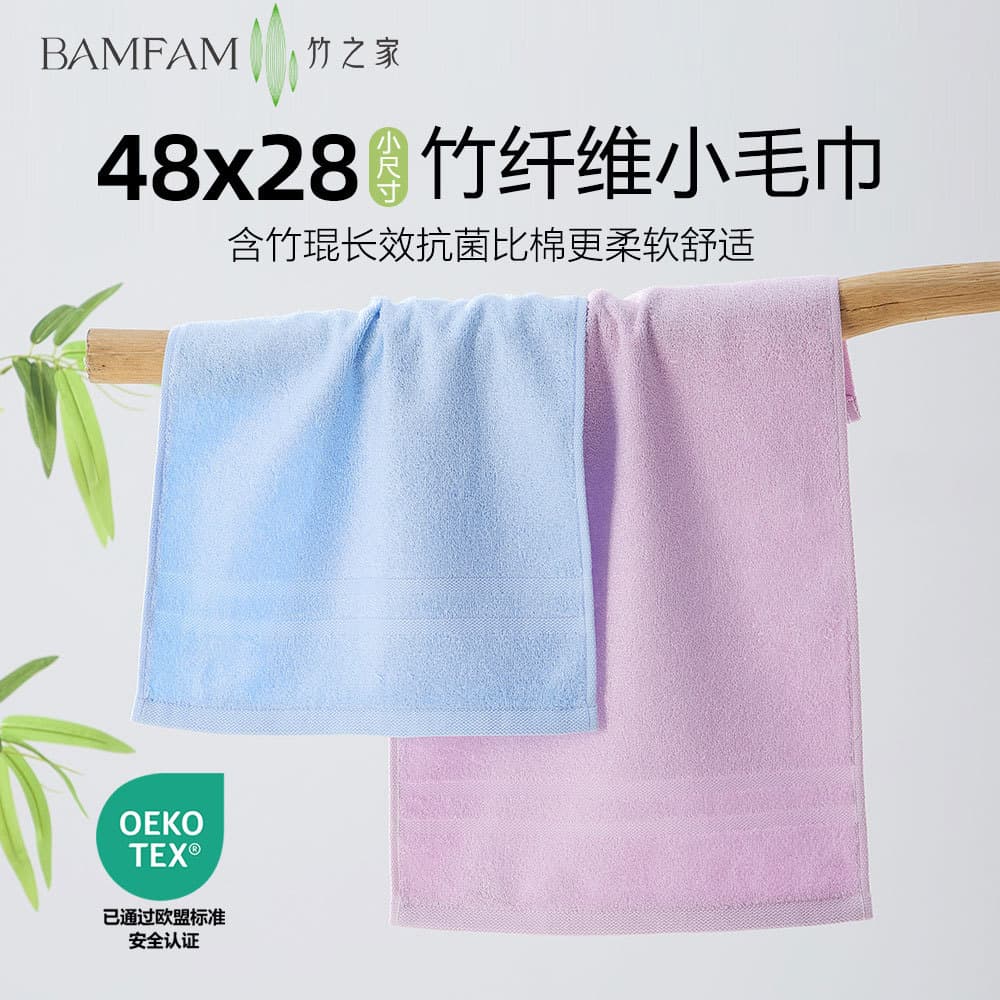 Toalhas de lavagem facial infantil de fibra de bambu azul e rosa penduradas em um varal