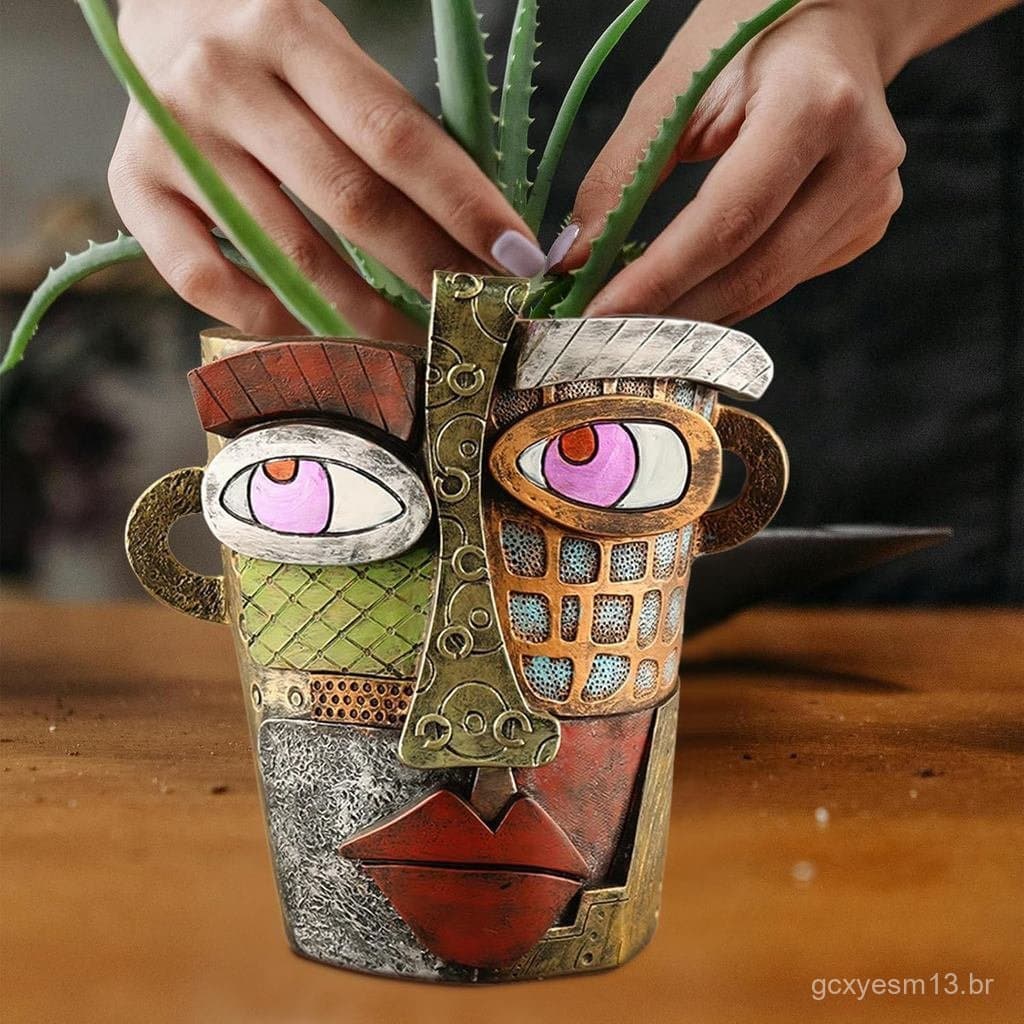 Vaso de planta abstrato em forma de rosto com detalhes coloridos para interiores