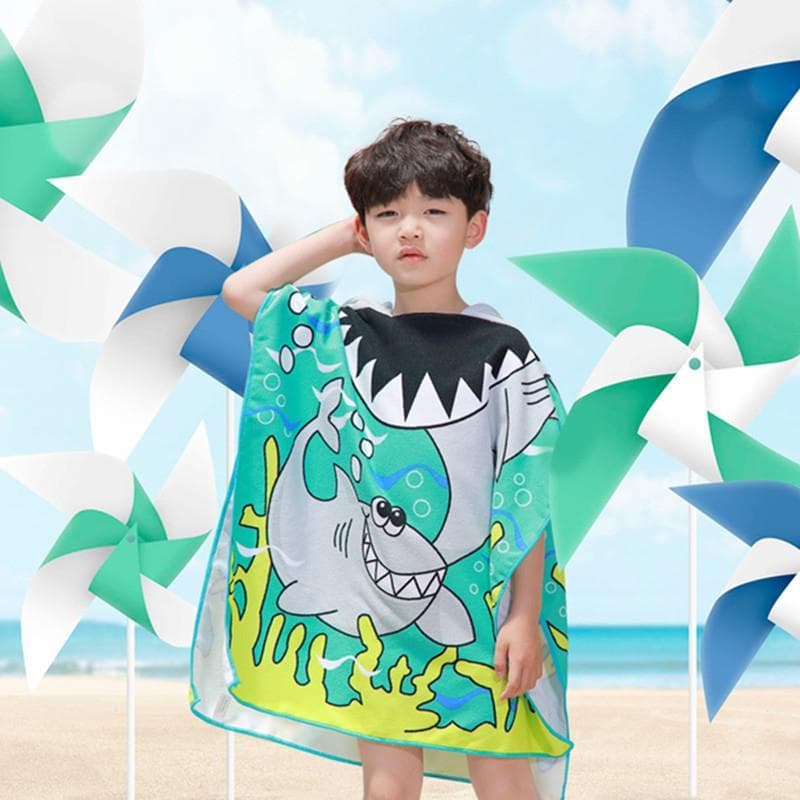 Toalha de banho infantil com capuz com estampa de tubarão na praia