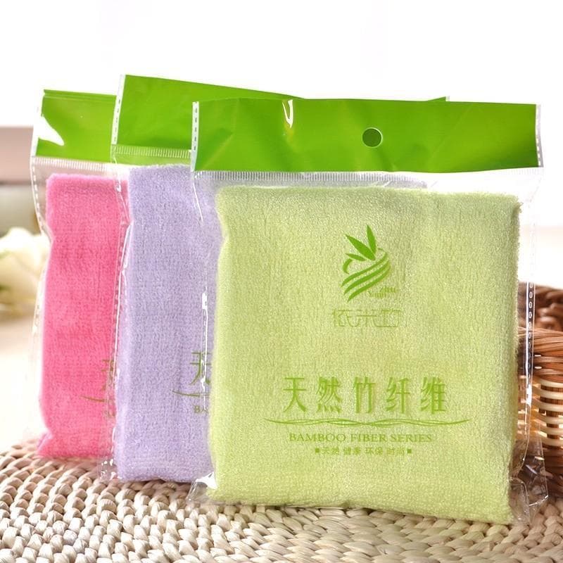Toalhas de bambu em embalagens transparentes, cores rosa, lilás, verde e branca, com logotipo verde e texto em chinês