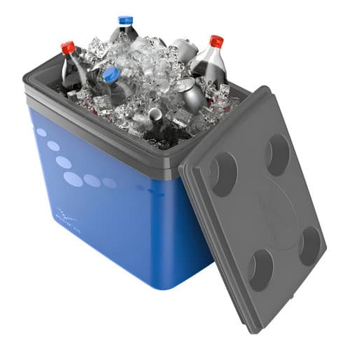 Caixa térmica azul Invicta com gelo e refrigerantes