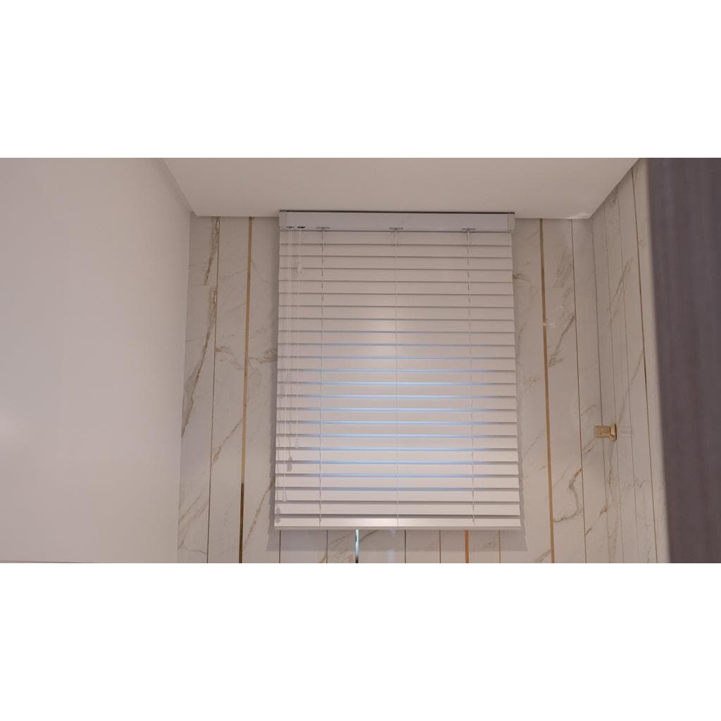 Persiana Horizontal de Madeira 50mm - Branca ( Largura 115 x Altura 150cm )