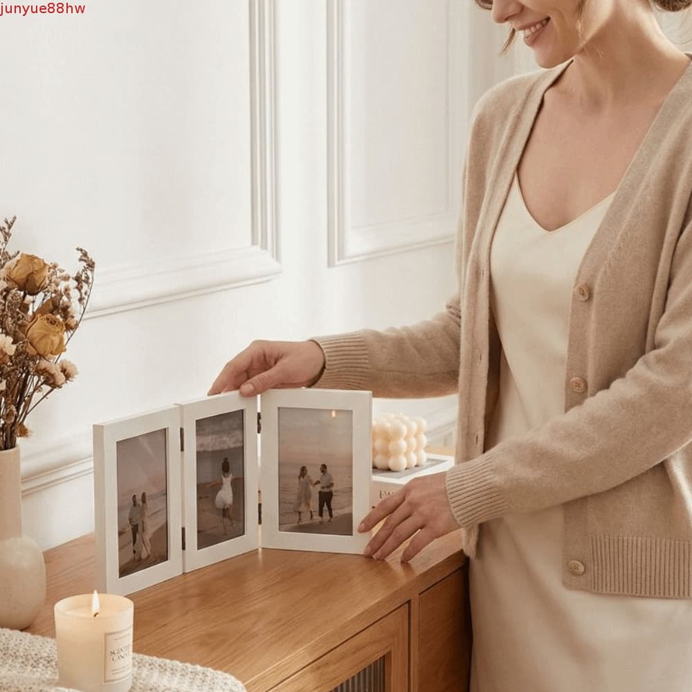 Porta-retratos de mesa dobrável branco com três compartimentos JUNYUE
