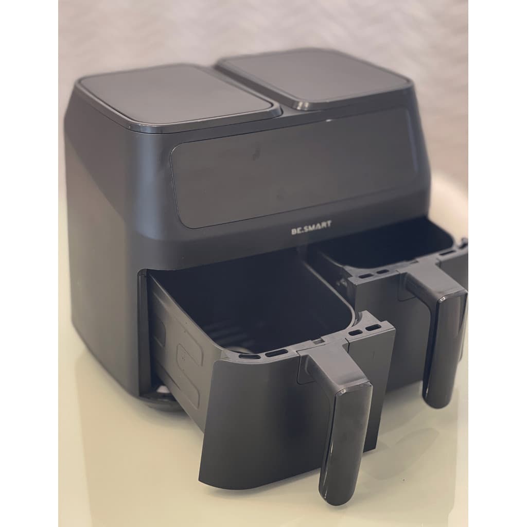 Fritadeira elétrica BC.SMART 8,0L com compartimentos abertos, cor preta
