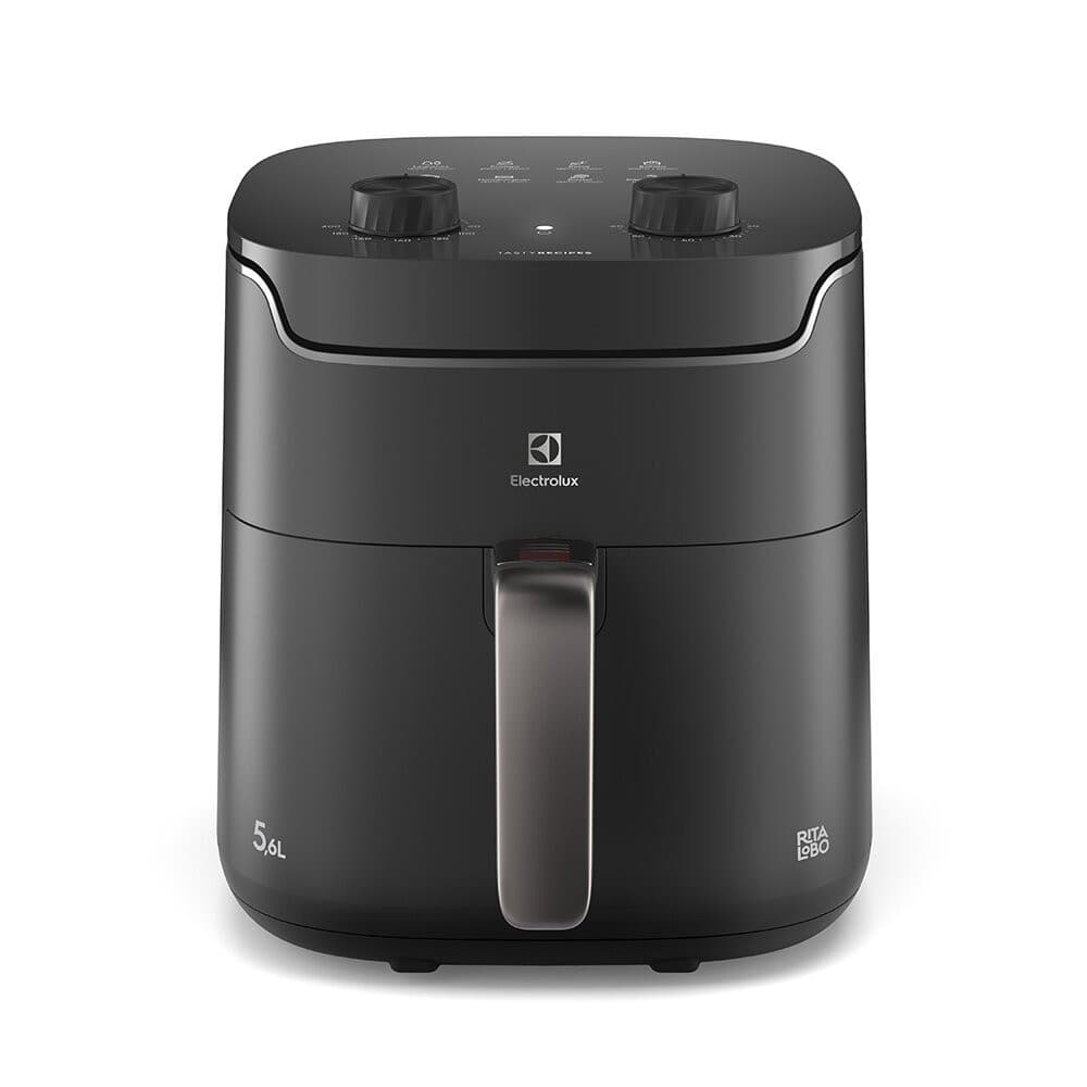 Fritadeira Air Fryer Electrolux por Rita Lobo, 5,6 Litros, Cinza - EAF40, com controles rotativos e puxador lateral metálico, contra fundo branco.