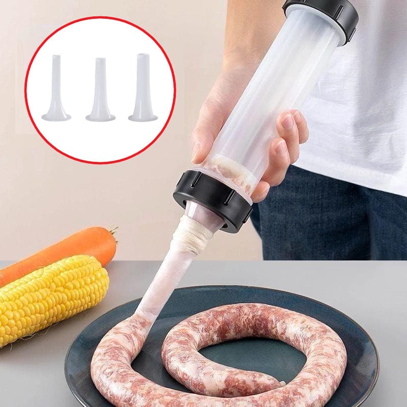 Ensacadeira para encher linguiça com três funis transparentes e salsichas frescas em uma placa azul