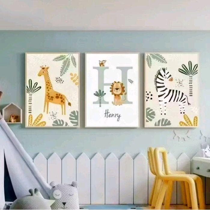 Quadros decorativos infantis com animais e letras, fundo azul claro