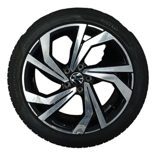 Roda Detalhe Pneu Bom Volkswagen Jetta Gli 2024 225 45 R18 Prata