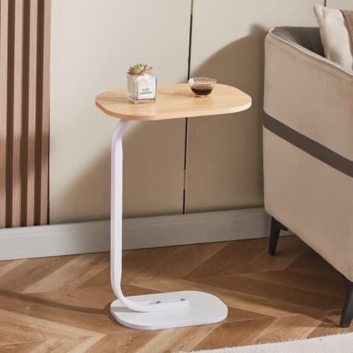 Mesa auxiliar lateral branca e madeira para sala com suporte curvo