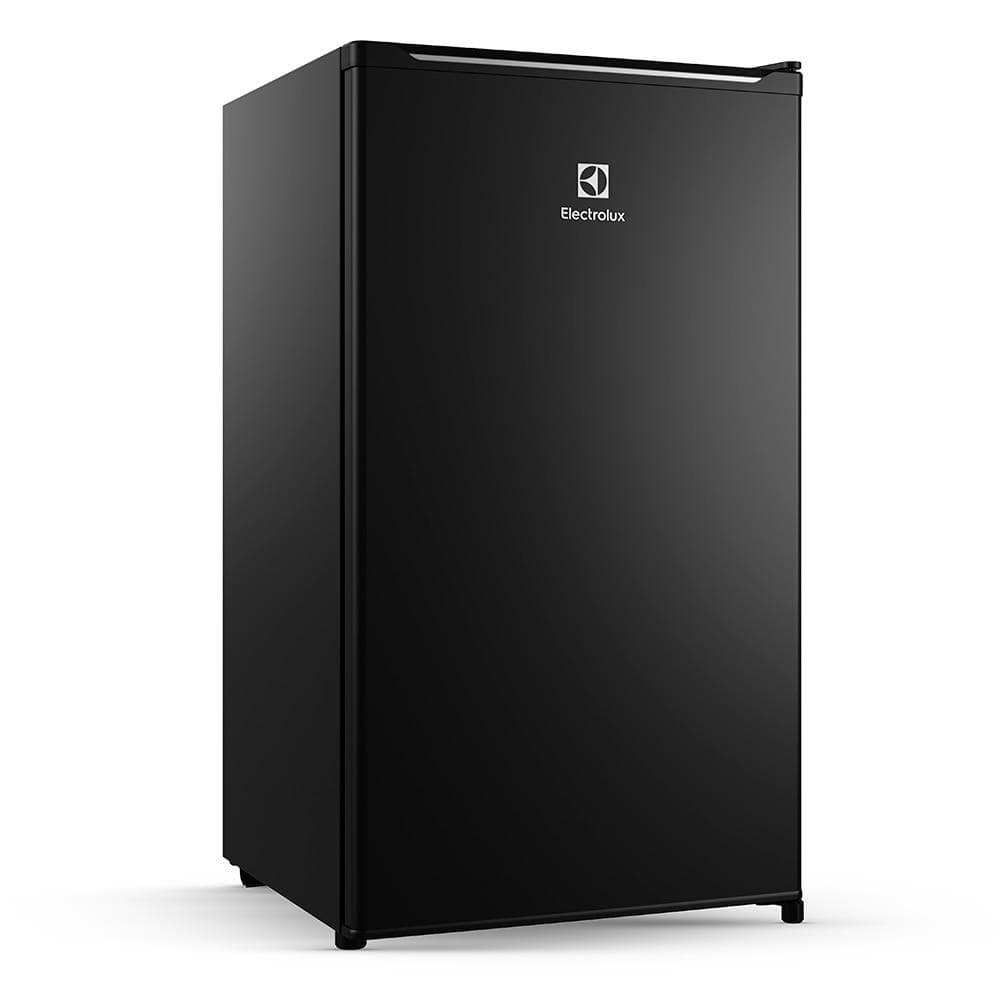 Frigobar Electrolux EM90B 90 litros preto, com logo da Electrolux, ângulo frontal, fundo branco