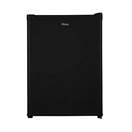 Frigobar Philco PFG85P preto com logo na porta, contra fundo branco