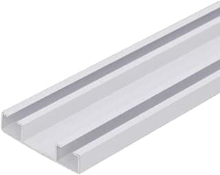 Trilho duplo branco para cortinas, detalhes cinza, ângulo frontal, fundo branco.
