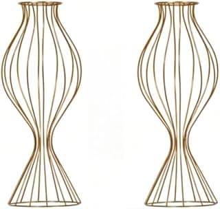 Dois vasos dourados torneados de 60 cm com estrutura de arame para decoração de festa